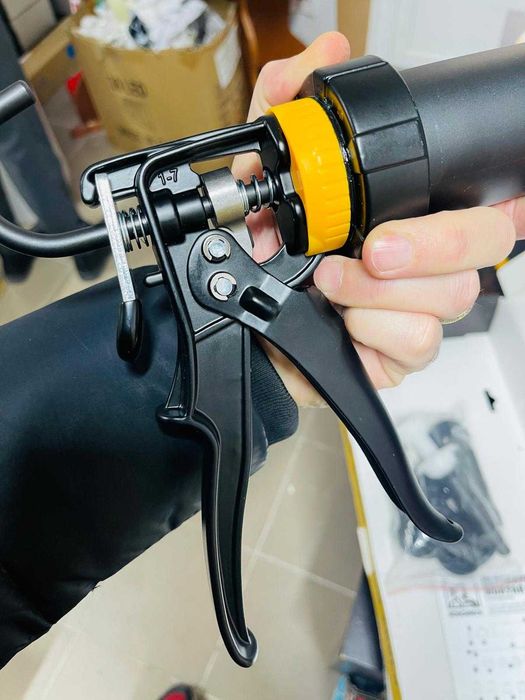 Pistol multifuncțional pentru mortar Roughneck ROU32150, negru