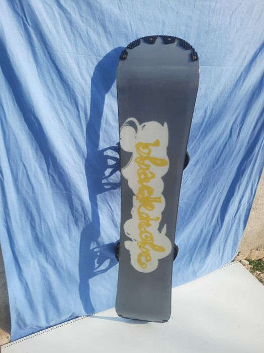 Сноуборд Blackhole 145см. С автомати