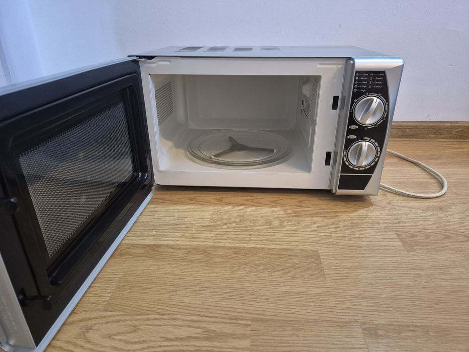 Cuptor de microunde Alaska stare functionare ok pret 100 RON