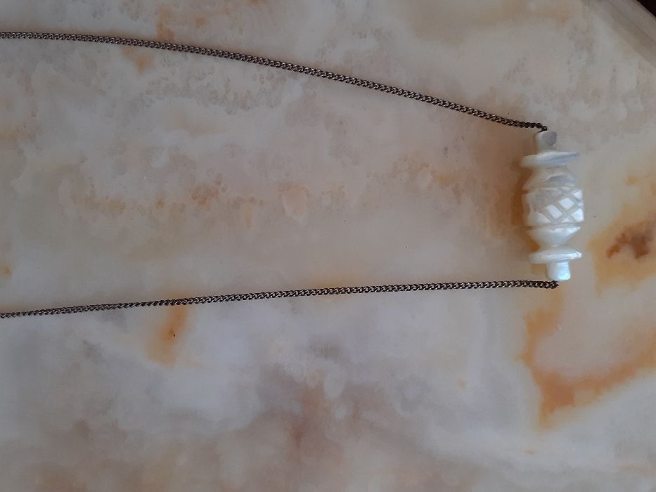 Сребърно колие със седеф