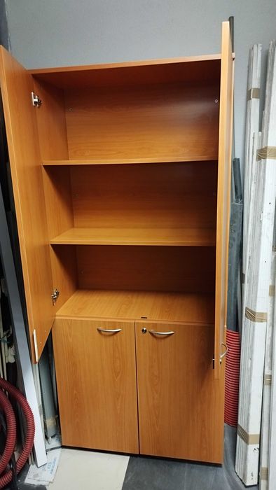 Гардероби с рафтове  със заключване - Офис шкафове  еднокрили и двукрили