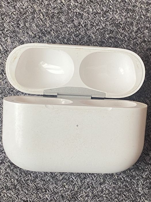 Cutie incarcare Airpods Pro 2