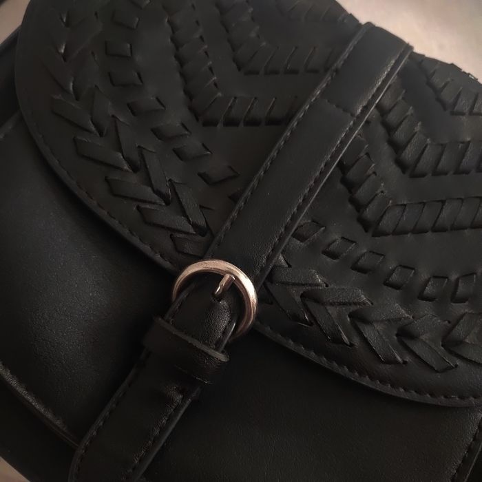 Женская сумка на ремешке