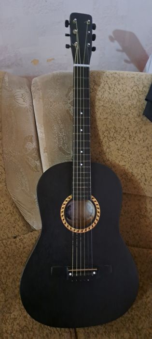 Gitara sotiladi razmeri 40 akustika narxi kelishiladi