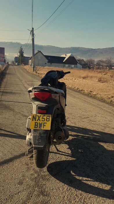 Se vinde honda sh motor de 125 an fabricație 2019  este spart în față