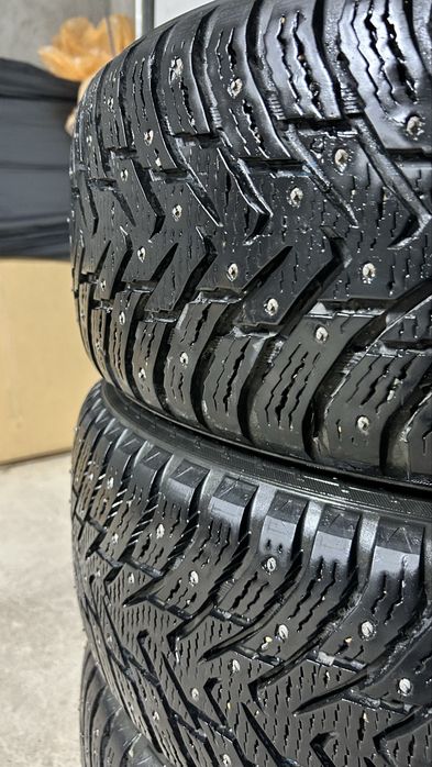 Продам Шины шипованные Nokian Haka8