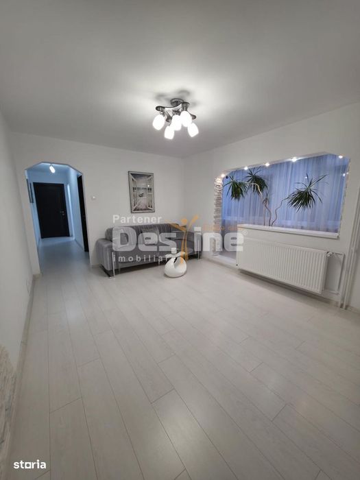 Apartament 3 Camere Semidecomandat  Mobilat
