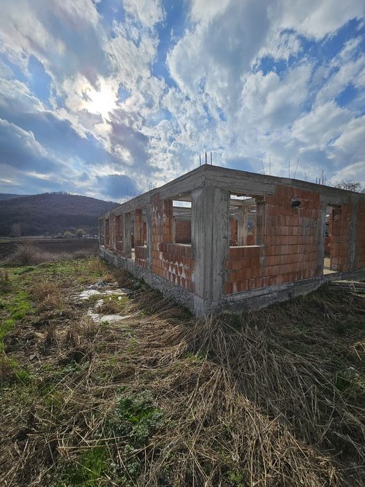 Casă cu teren generos și vedere spre pădure Ciucurova