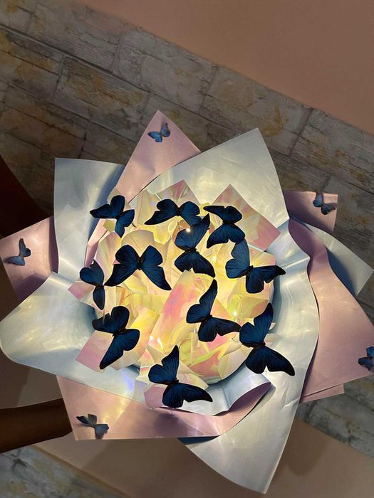 Букет от светещи пеперуди