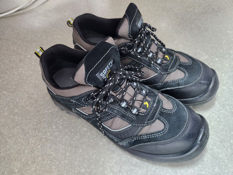 Продаю ботинки рабочие Sefsafety Joggers