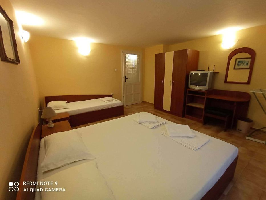 Дава се под наем Многостаен апартамент в Черноморец - 400 кв.м за 9.69 € - Снимка #1