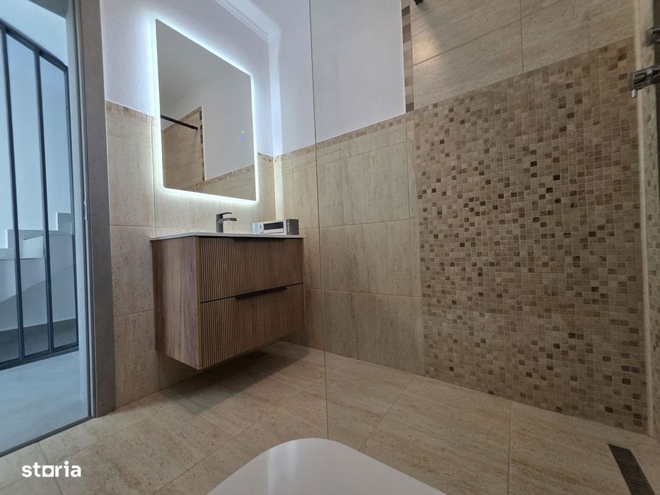 Casa tip duplex cu 4 camere, teren 250mp, Rasnov