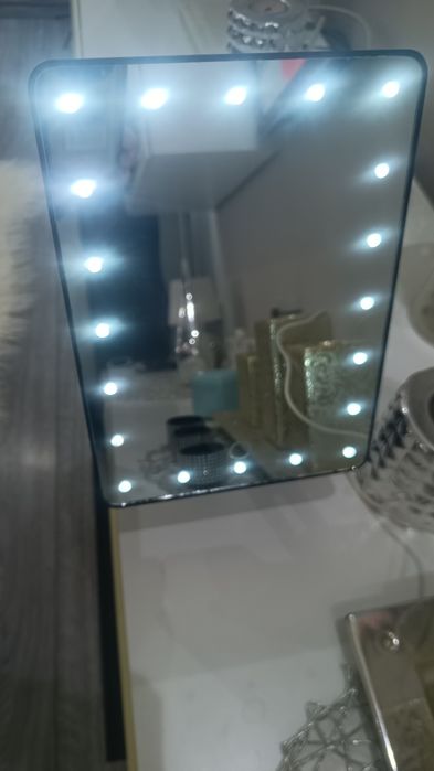 Oglindă Cosmetică   luminată cu touch