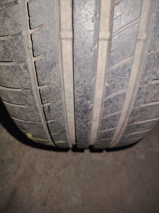Anvelope vara 225/55/16 în stare foarte bună. Profil 80%