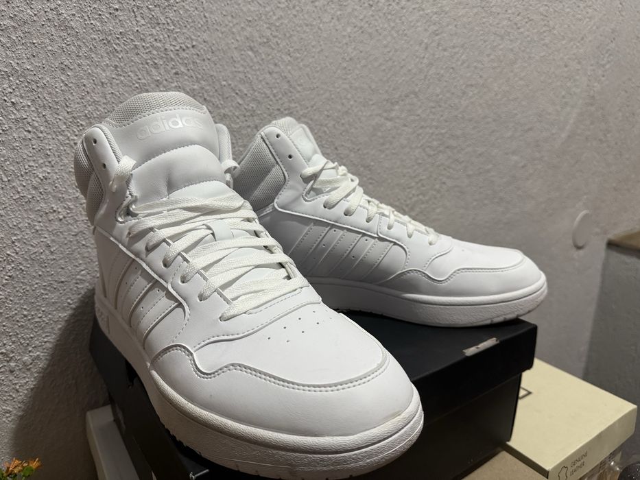 Бели кецове Adidas Номер 46, неразличими от нови