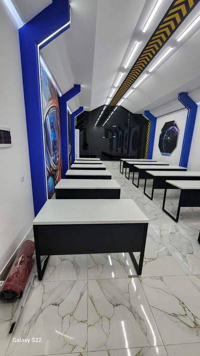 O'quv setrlari uchun stol va stullar