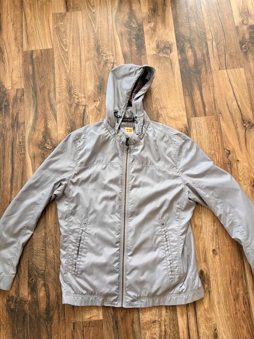 Мъжка ветровка Hugo Boss Orange – светлосива, с качулка