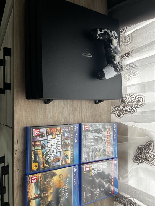 Playstation 4 PRO + controller + jocuri