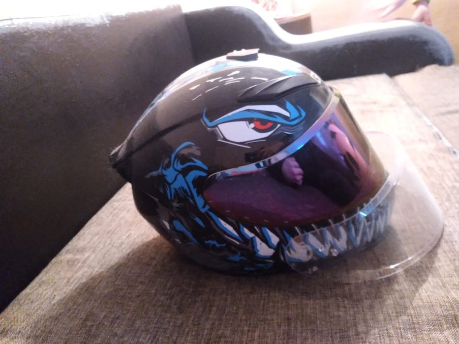 Продам 2 Шлема на скутер