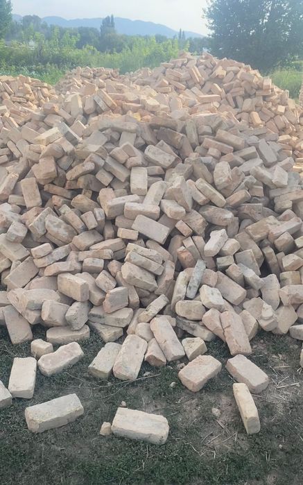 Красный кирпич.         .