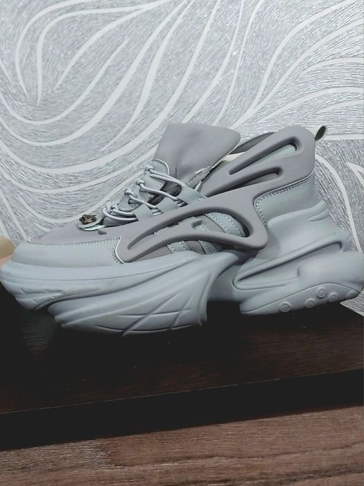 Женские кроссовки под бред BALMAIN