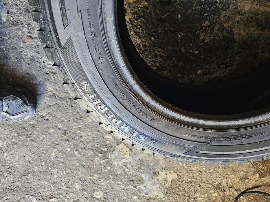 2 anvelope iarna 215 65 16C Semperit 8mm