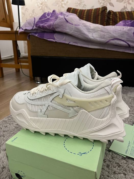 Vând adidași Off-White model Virgil Abloh, mărimea 43, noi (nepurtati)