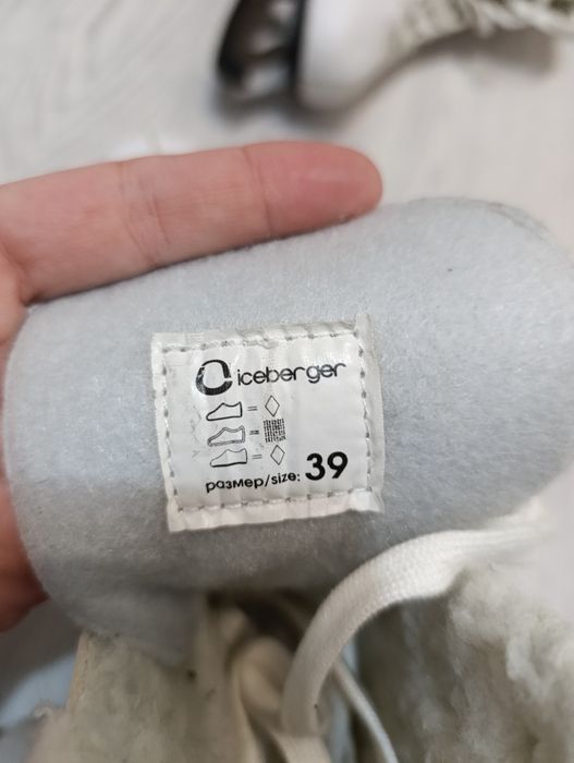 Продам женские коньки