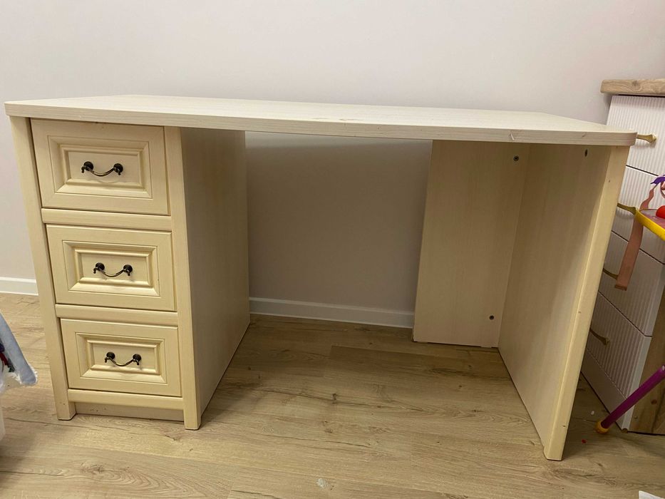 Стол письменный с 3-мя ящиками