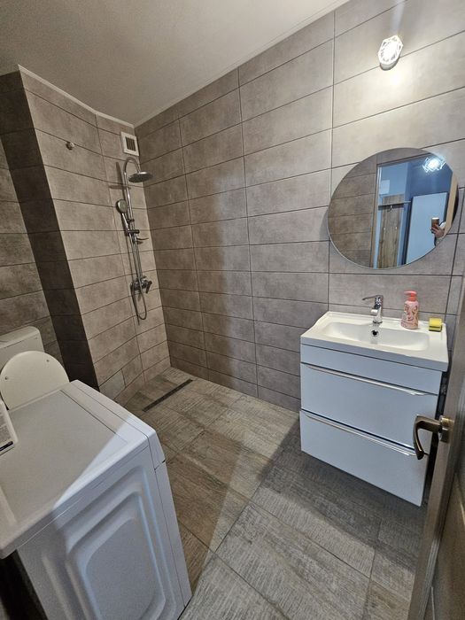 Închiriez apartament