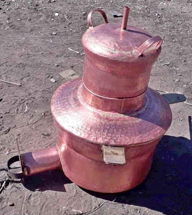 Vand un cazan de tuica din cupru alimentar capacitate de 120l cu fundu de 3mm pereți de 2mm capacul de 1,5mn mai multe detali la tel