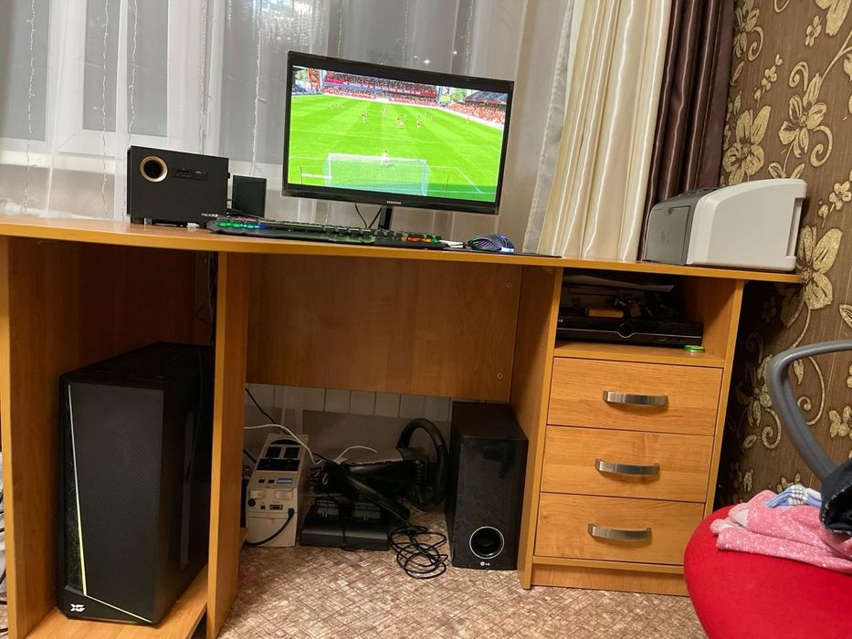 Компьютерный стол