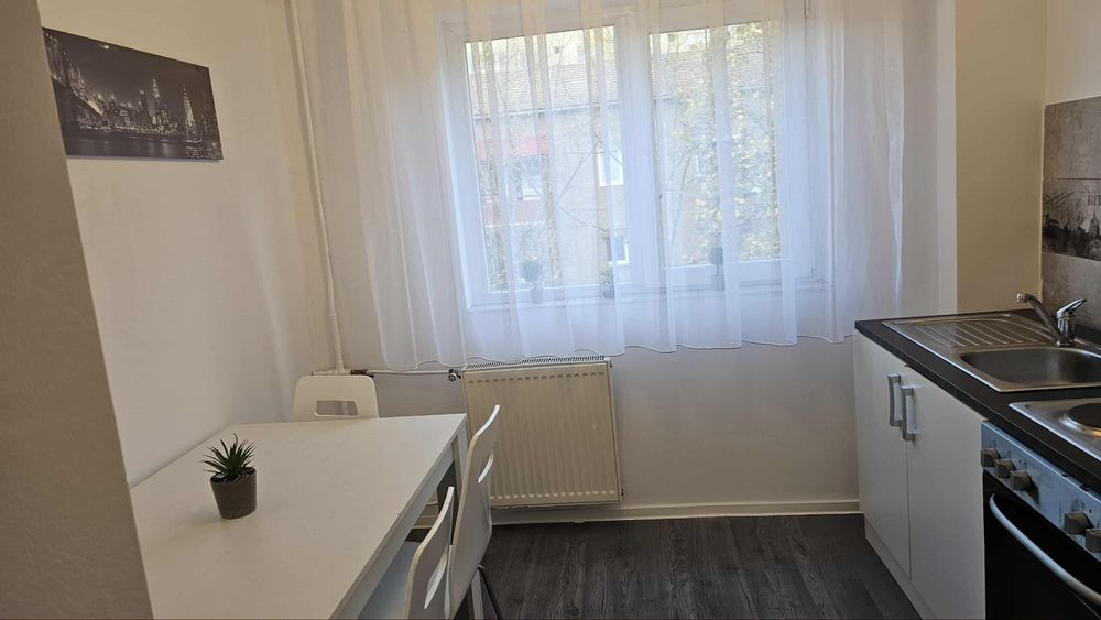 Închiriez apartament în Rogerius