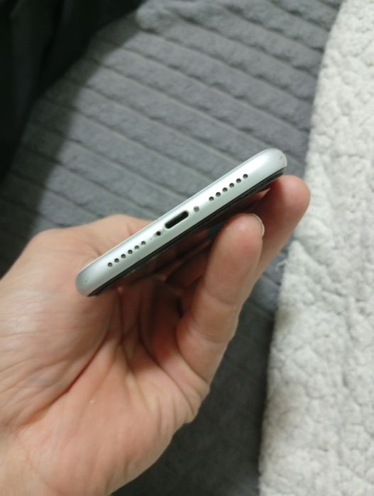 Продам Iphone xr