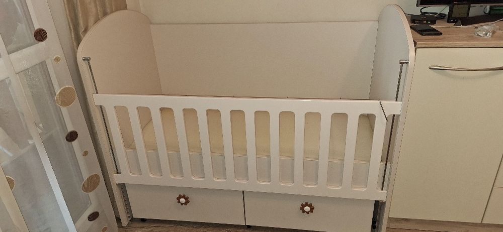 Бебешко Легло с люлеещ механизъм и матрак