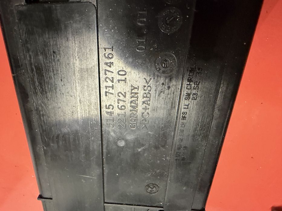 Поставки за чаши за BMW E90 E91 E92 E93