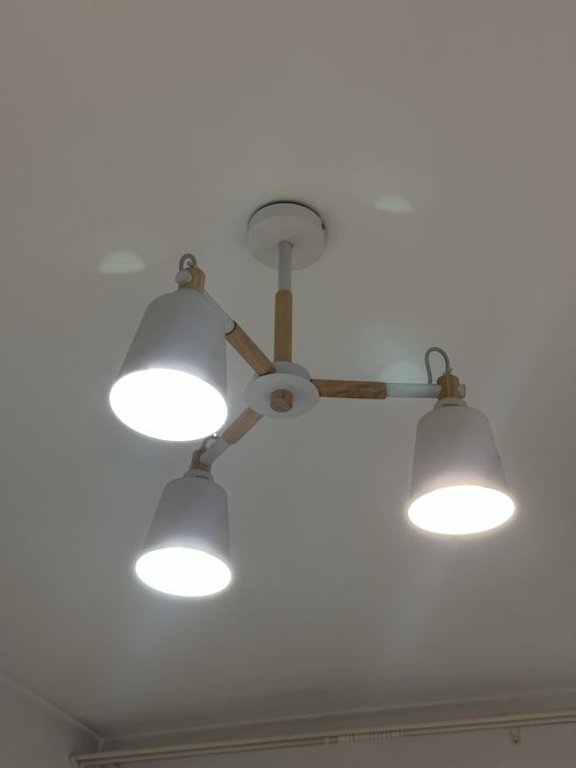 Люстра белая на 3 лампочки