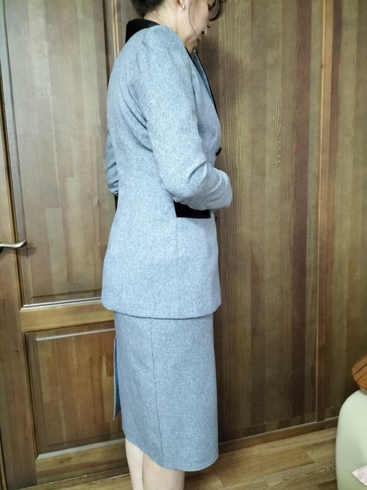 Продам классический костюм