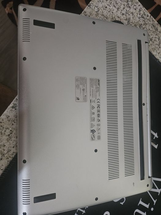 Laptop Premium Acer Swift 3 (SF313-52) - Intel i7, Ecran 2K, Ultraportabil