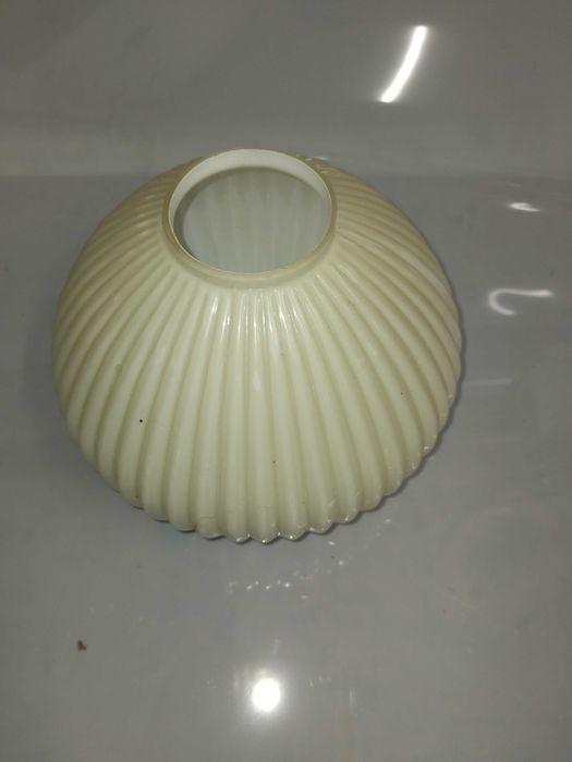 Продавам стъклени абажури за полилеи