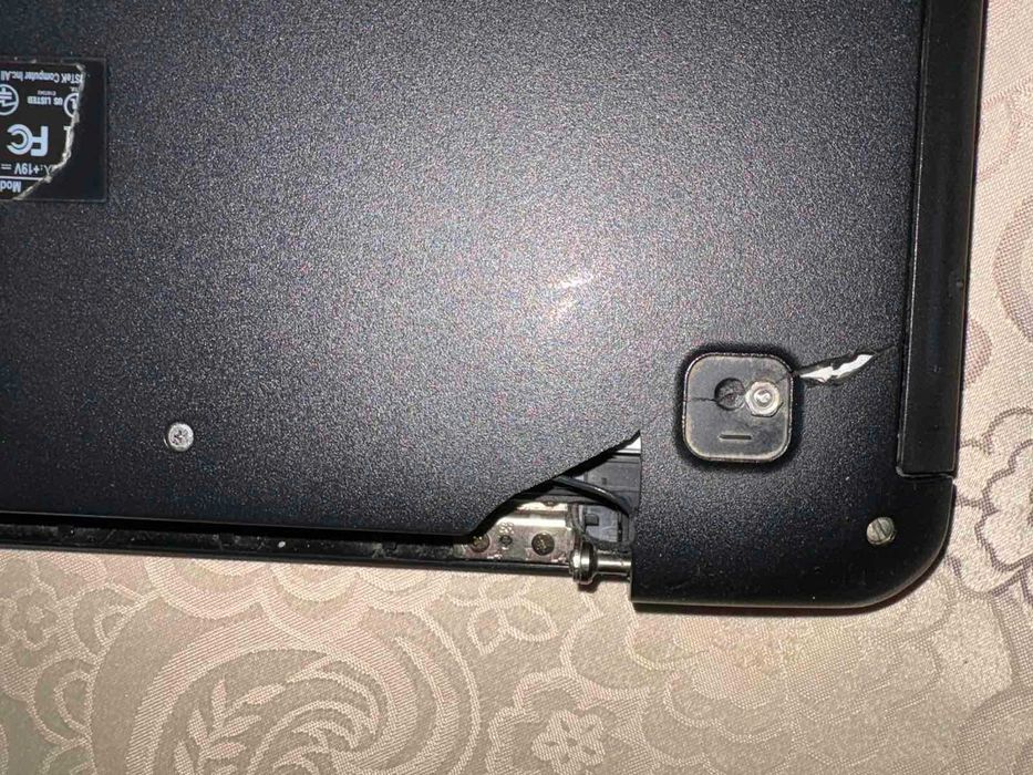 Лаптоп ASUS K555L - червен