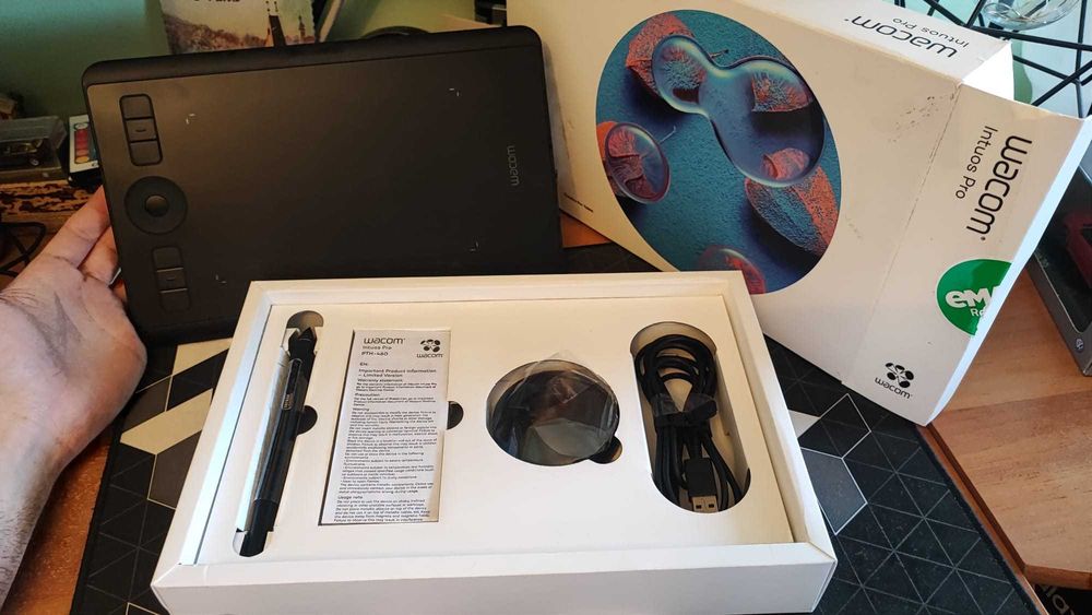 Tableta grafica Wacom Intuos Pro S, Bluetooth, Negru, Model PTH460K0B