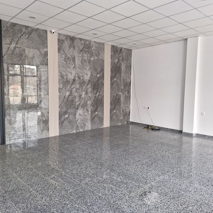 Давам под наем търговско помещение