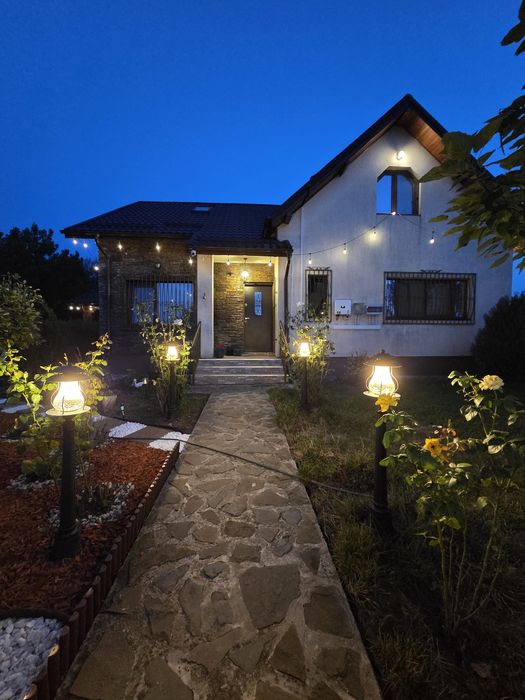 Inchiriere casa P+M , 3 dormitoare, living , zona linistita