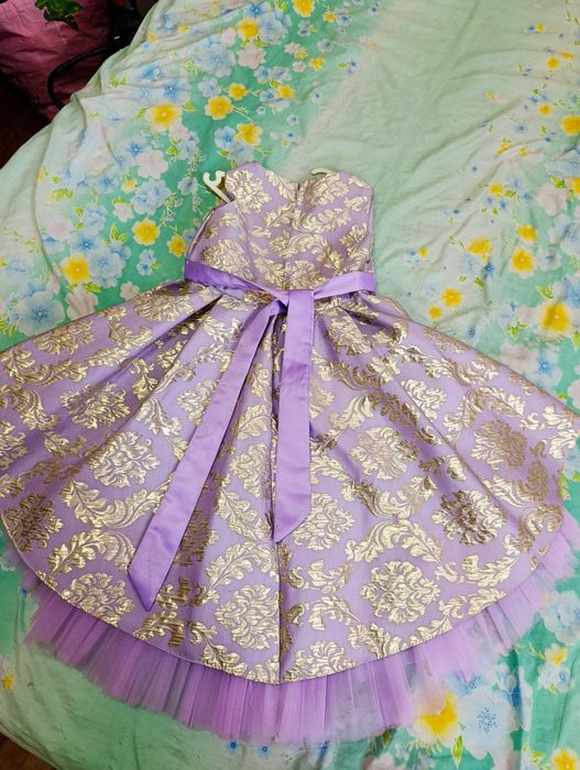 Нарядное платье на девочку 6-9 лет