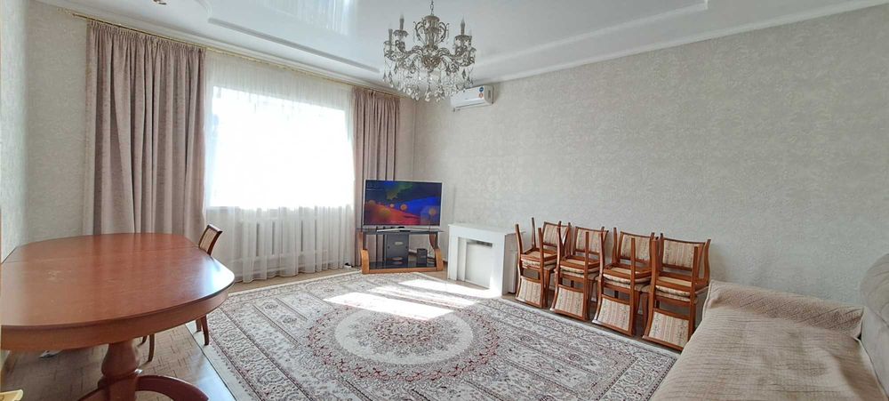 Продам дом на 2 семьи на КСК!
