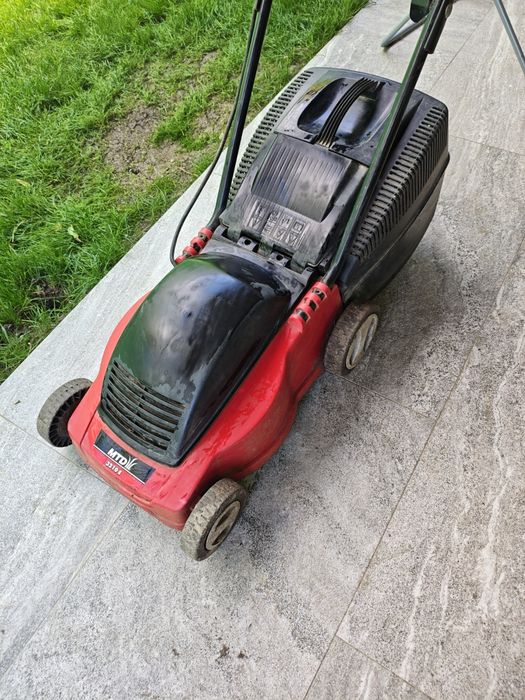 Mașină de tuns iarba MDS 3210E
