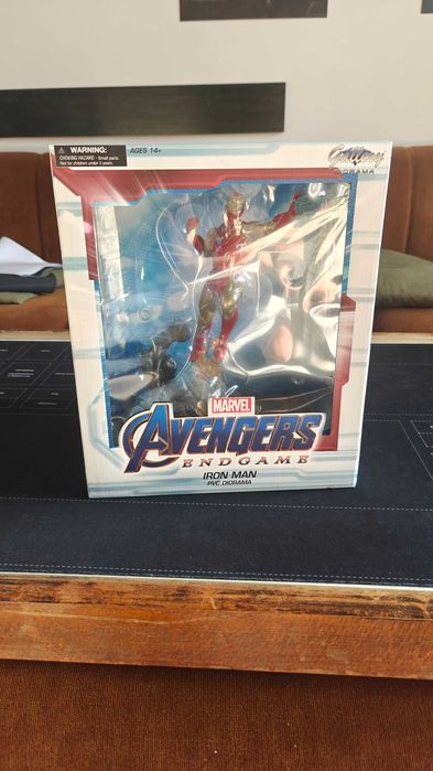 колекционерска фигура Diamond Select Marvel's Avengers - Iron Man