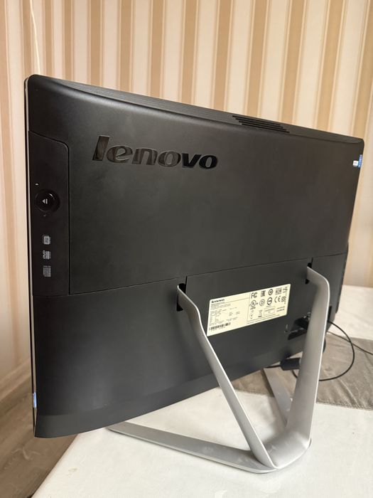 Моноблок Lenovo C560