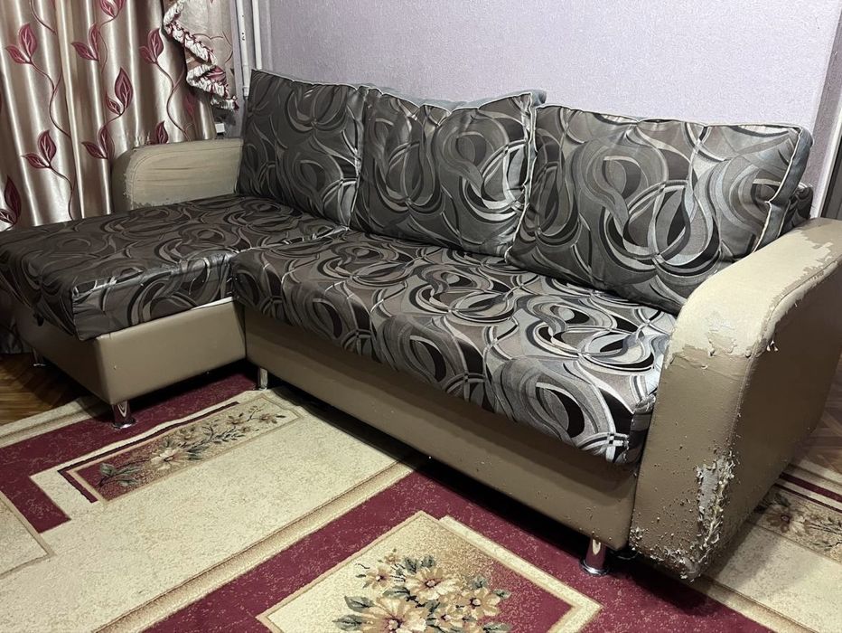 Продам 2 дивана (большой и мини)